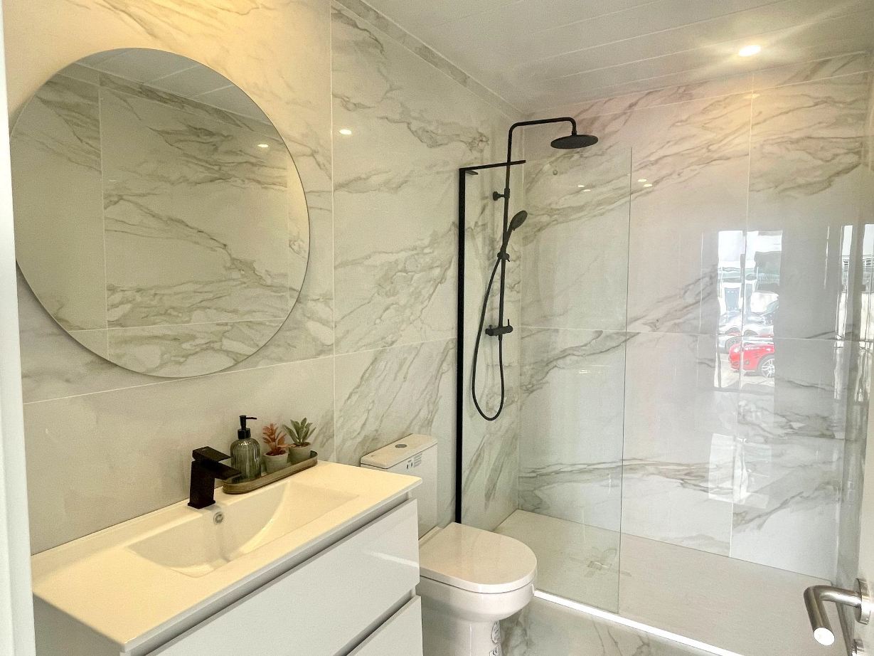 Caseta de ventas/piso piloto: Baño